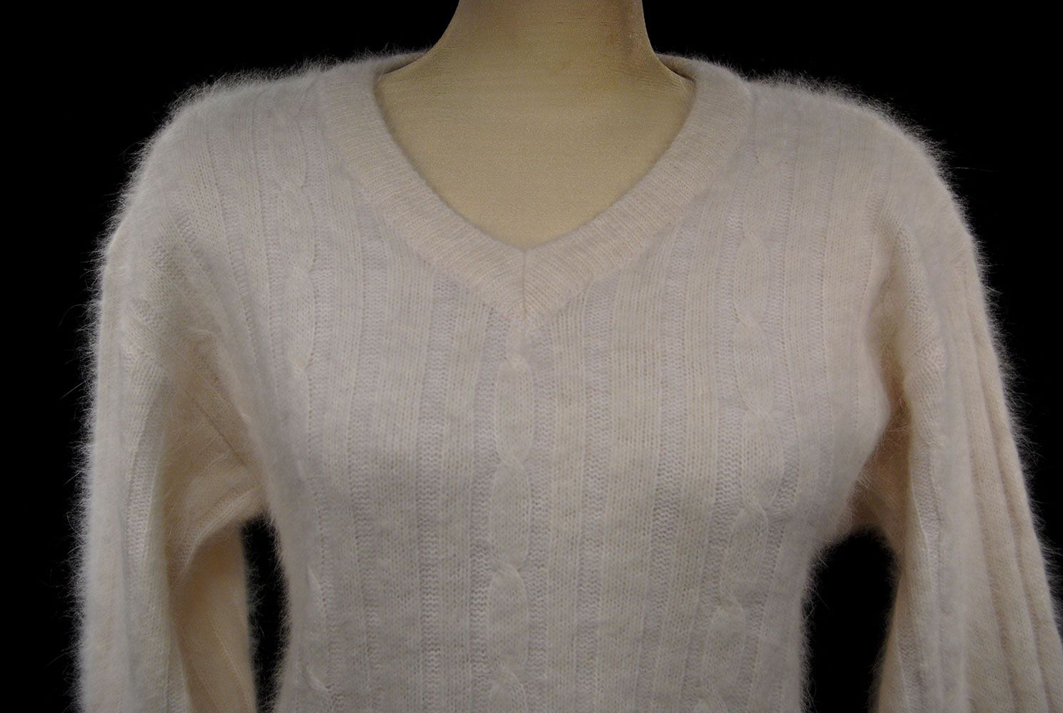 607-027 Woman's White Angora Sweater