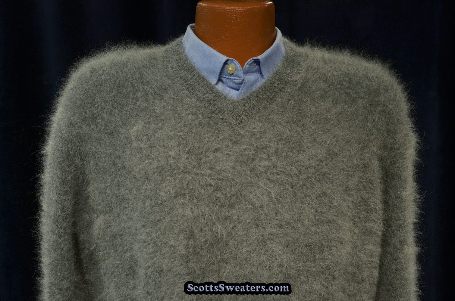 616-090V Men's New V-neck 70% Angora Sweaters