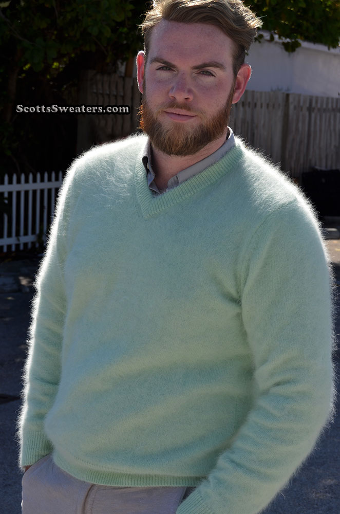 616-090V Men's New V-neck 70% Angora Sweaters