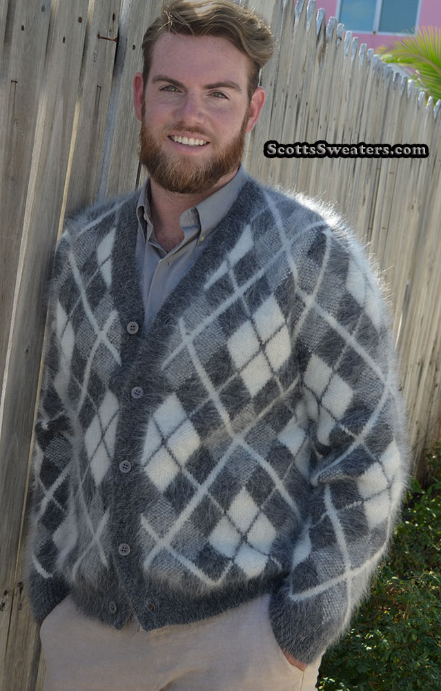 701-025arg Men's angora Cardigan in Argyle Design