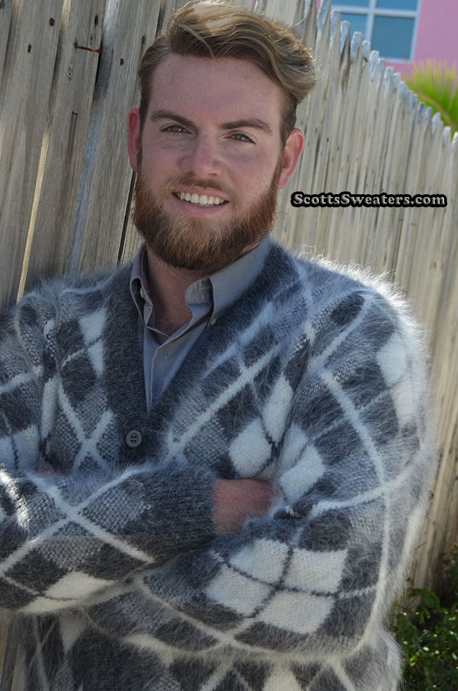 701-025arg Men's angora Cardigan in Argyle Design