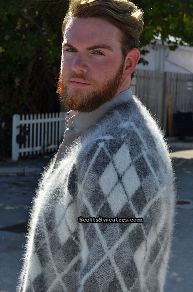 701-025arg Men's angora Cardigan in Argyle Design