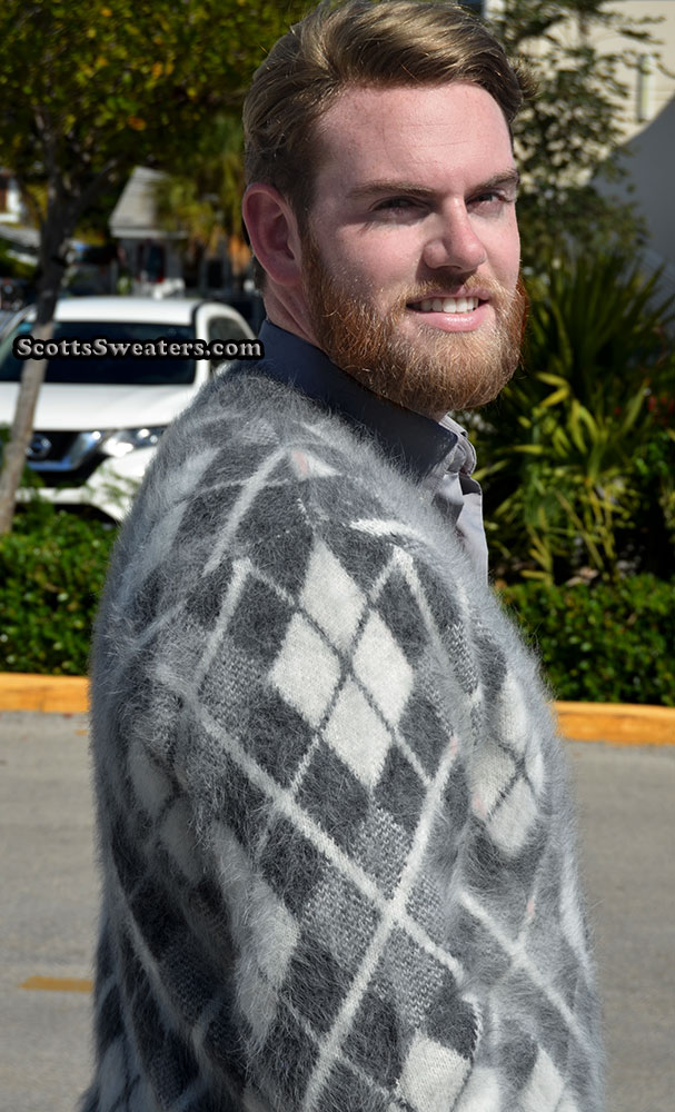 701-025arg Men's angora Cardigan in Argyle Design