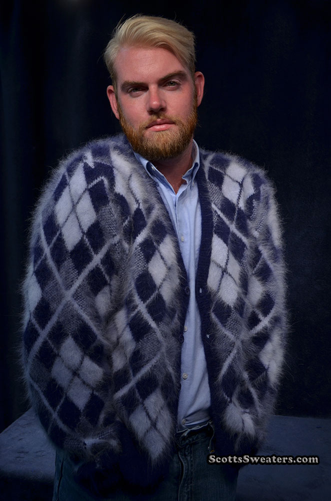 701-025arg Men's angora Cardigan in Argyle Design